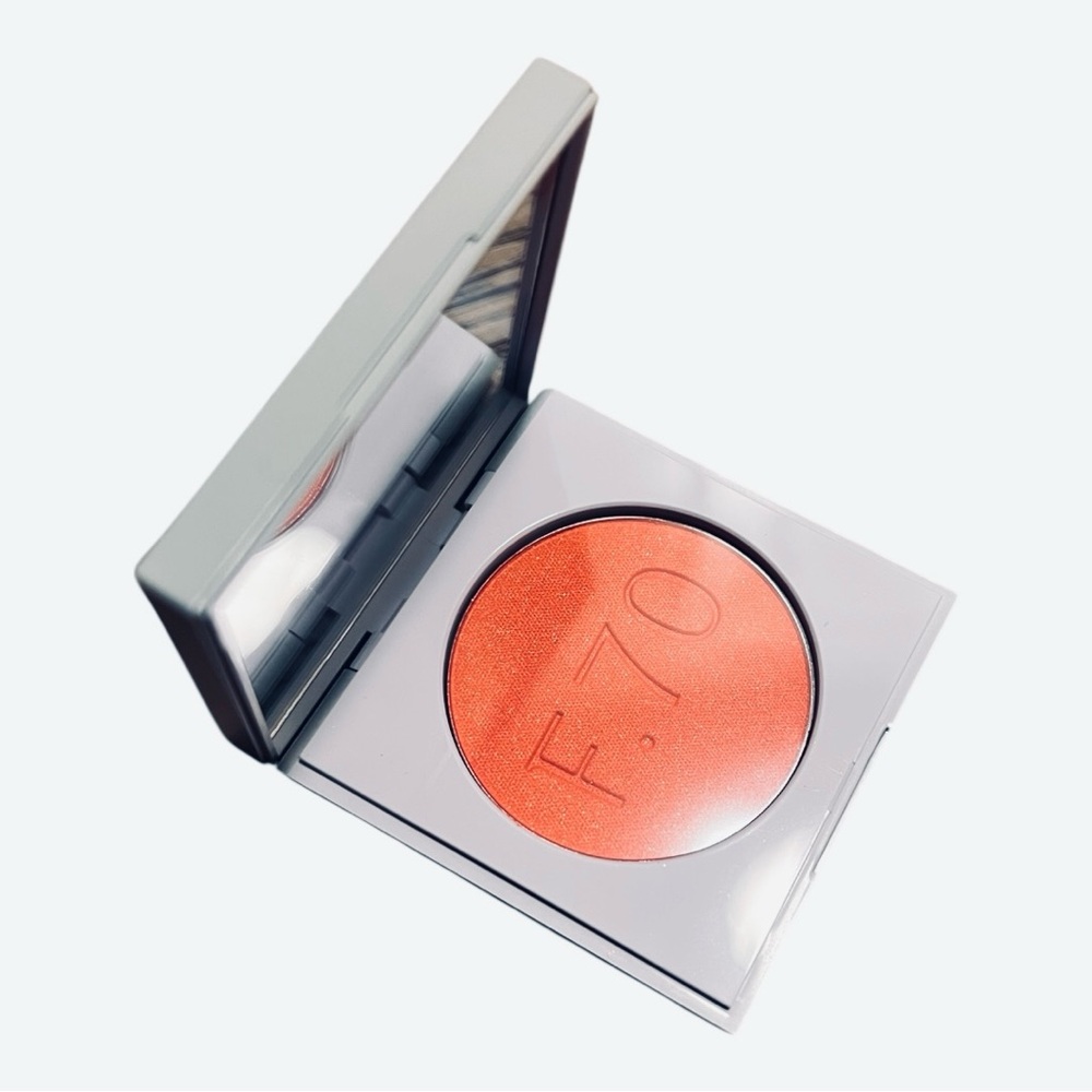 Flyte.70 ColorBack.Pressed
Cheek Blush - Picture 2 of 3